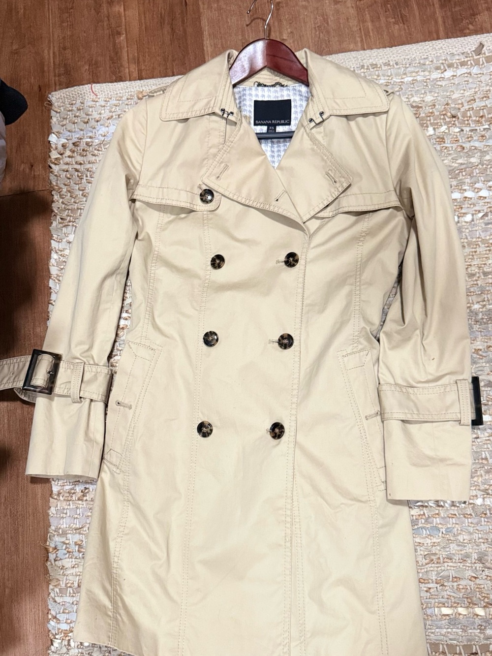 Banana Republic Women's Light Beige Double-Breasted Trench Coat